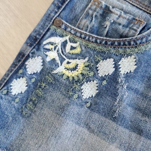 Harper Denim Distressed Embroidered Shorty Shorts Womens, Size 29 - Picture 2 of 7